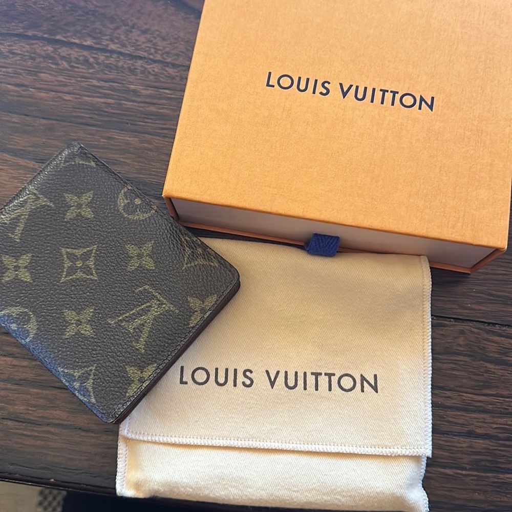Authentic Louis Vuitton Men’s wallet